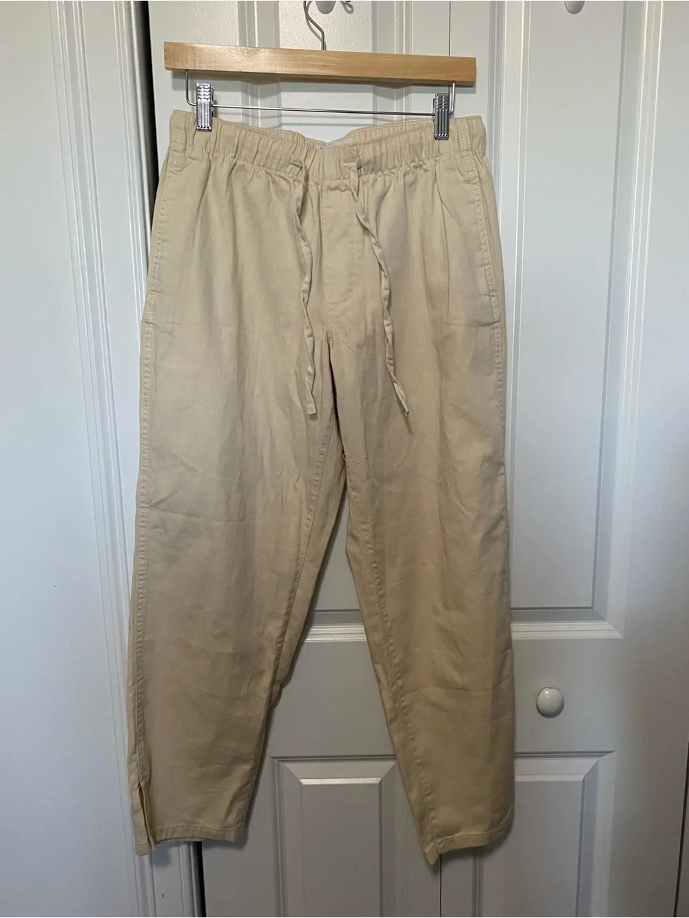 Banana Republic Mid Rise Summerweight Beige Drawstring Pull On Chinos